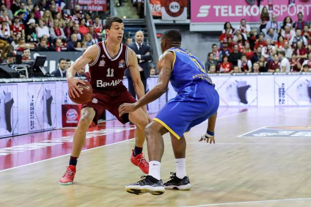 不但稳居积 不但稳居积